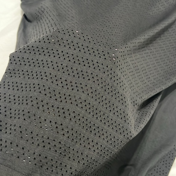 Lululemon Mesh Breeze By Muscle Tank Top - Picture 6 of 6